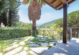 Nice home in Cisano sul Neva (SV)