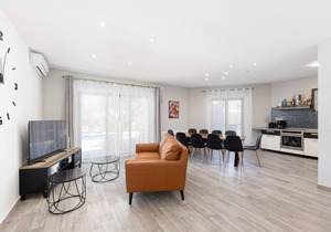 Nice home in Srinjine