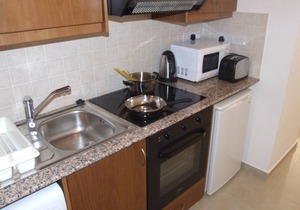 Nice studio with shower room, full kitchen, poolside, FREE WIFI