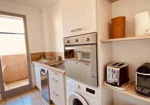 Nice two-room apartment, town center and near the beach