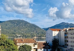 Nice two-room apartment, town center and near the beach