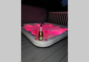 Nightingale Lodge with Hot Tub