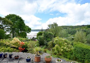 No 2 Sea View - Four Bedroom House, Sleeps 8