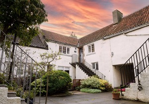 No. 60 Crail, stylish and new
