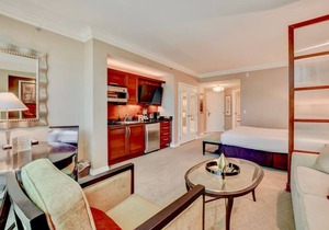 No Resort Fee ! Strip View Suite - Pools & Valet