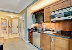 No Resort Fee ! Strip View Suite - Pools & Valet