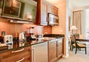 No Resort Fee ! Strip View Suite - Pools & Valet