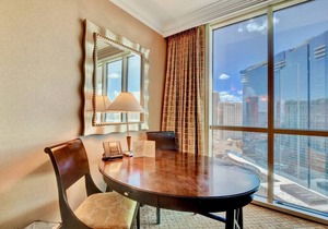 No Resort Fee ! Strip View Suite - Pools & Valet