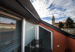 No5 Town-view Attic Studio