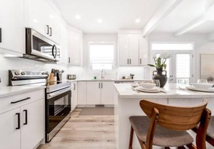 Nordic Retreat, 4BR, Min to WEM & DT, AirCon & Fireplace, Sleeps 10!