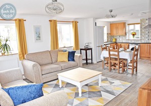 Norfolk self catering Holiday Cottage by the sea Scratby peaceful & relaxing