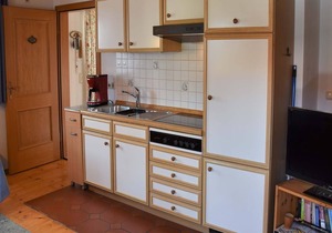 Nr. 2 Ferienwohnung 32 qm Obergeschoss, Wohnraum mit Essecke, Sep. Schlafzimmer