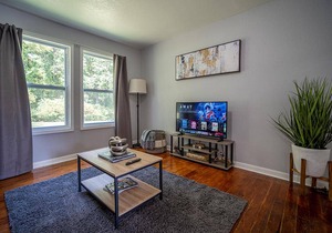 Oak Ridge Charmer Close To Windrock Park