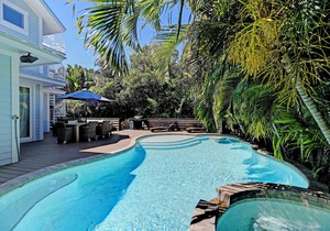 Oasis by the Beach Steps to the beach, beach gear, bikes, ping pong table, heated pool with spa, free highspeed WiFi
