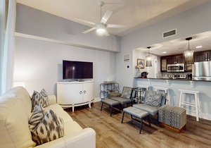 Observation Point gem w/pools, golf, marina, tennis & amazing locale