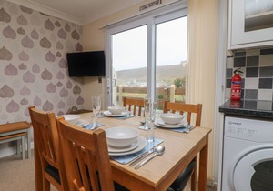 OCEAN BLUE, family friendly, country holiday cottage in Porthtowan