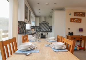 OCEAN BLUE, family friendly, country holiday cottage in Porthtowan