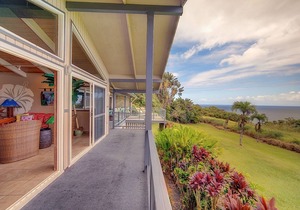 Ocean Bluff Home on Hamakua Coast - Hale Hamakua