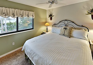 Ocean Bridge B14 2BR 2BA 2nd Row Condo near popular Shore Drive - Winter Rental Friendly