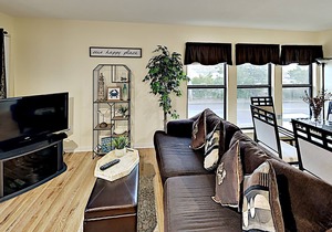 Ocean Bridge B14 2BR 2BA 2nd Row Condo near popular Shore Drive - Winter Rental Friendly