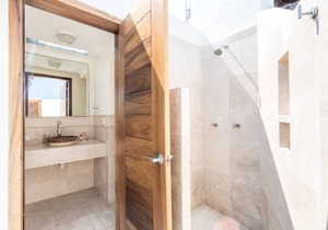 Ocean Front 4 Bedroom Penthouse with Resort Amenities Overlooking the Pacific!