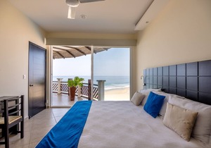 Ocean Front 4 Bedroom Penthouse with Resort Amenities Overlooking the Pacific!