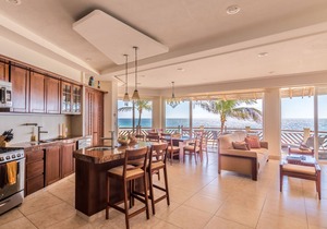 Ocean Front 4 Bedroom Residence with Resort Amenities Overlooking the Pacific!
