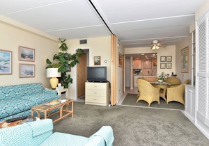 OCEAN FRONT CONDO. ENJOY YOUR MORNING COFFEE SITTING ON YOUR PRIVATE BALCONY WATCHING THE SUNRISE.