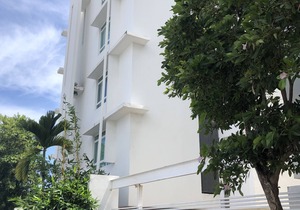 Ocean Park Couples Retreat steps to the beach!