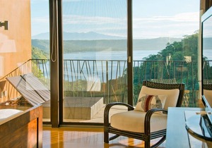 Ocean views, beautiful artwork and furnishings, concierge, private beach club and golf access