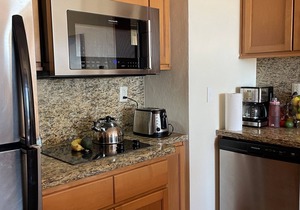 Ocean view 1King Bedroom/2BA, kitchen, private balcony, sofa bed, beachfront
