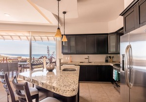 Ocean View 3 Bedroom Penthouse with Resort Amenities Overlooking the Pacific!