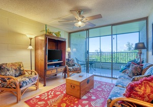 Ocean view condo w/ private lanai, shared pool, & full kitchen!