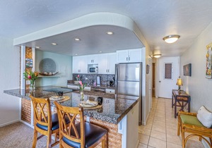 OCEANFRONT 1 Bdrm Condo next to the water! Air conditioned - Kaleialoha 209