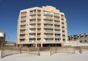 Oceanfront 2 bedroom condo w/beautiful views, workout room, pool, easy beach access