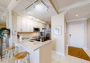 Oceanfront, 2nd-Floor Condo with Balcony, HDTVs, WiFi, AC & Shared Pool
