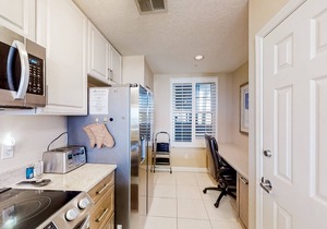 Oceanfront, 2nd-Floor Condo with Balcony, HDTVs, WiFi, AC & Shared Pool