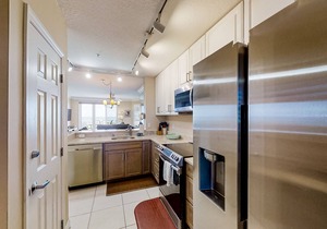 Oceanfront, 2nd-Floor Condo with Balcony, HDTVs, WiFi, AC & Shared Pool