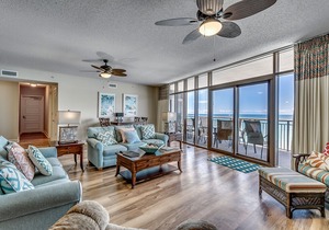 · Oceanfront 5 BR, Huge Kitchen, W&D, Pools, Spa & More!