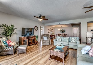 · Oceanfront 5 BR, Huge Kitchen, W&D, Pools, Spa & More!