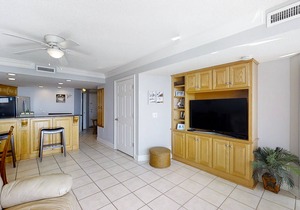 Oceanfront, 5th-Floor Condo with Ocean View, WiFi & Shared Pools/Hot Tub/Gym