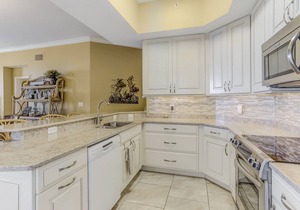 Oceanfront 5th-floor condo with balcony, gorgeous views & pool access