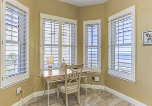 Oceanfront 5th-floor condo with balcony, gorgeous views & pool access