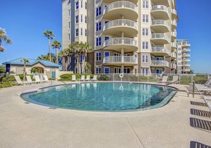 Oceanfront 5th-floor condo with balcony, gorgeous views & pool access
