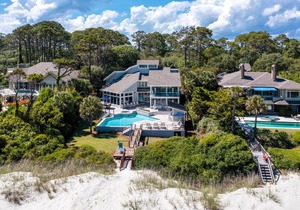 Oceanfront 7 BR 7 BA Wonderful Pool Deck Beach gear and bike rentals included