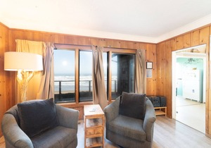 Oceanfront beach cabin, enjoy beach views and the deck at this pet friendly home