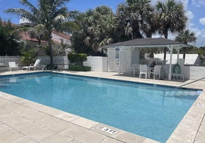 Oceanfront Beach Cottage with Private beach access in beautiful Juno Beach.