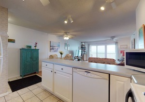 Oceanfront condo with swimming pool and amazing view of Atlantic Ocean!!