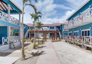 Oceanfront Condo w/ Balcony, Kitchen, & WiFi - Steps to Beach, Dining, & Shops