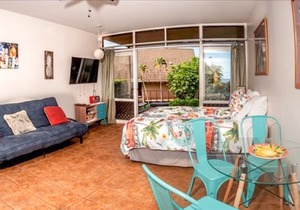 Oceanfront Condo w/ Lanai, WiFi, Shared Pool/Grills - Steps to Kepuhi Beach!